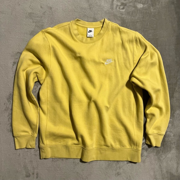 ✨ SOLD ✨ Nike | Men’s Sportswear Club Fleece Crewneck Sweatshirt - Picture 2 of 2
